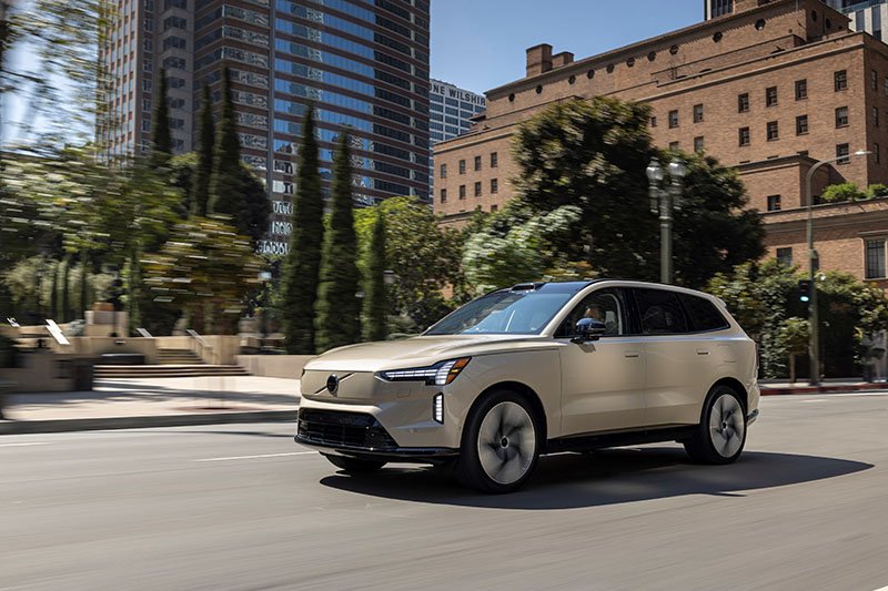EL NUEVO VOLVO EX90 SUV TOTALMENTE ELÉCTRICO YA ESTÁ EN CAMINO: LOS PRIMEROS CLIENTES RECIBIRÁN SUS VEHÍCULOS ESTE MES